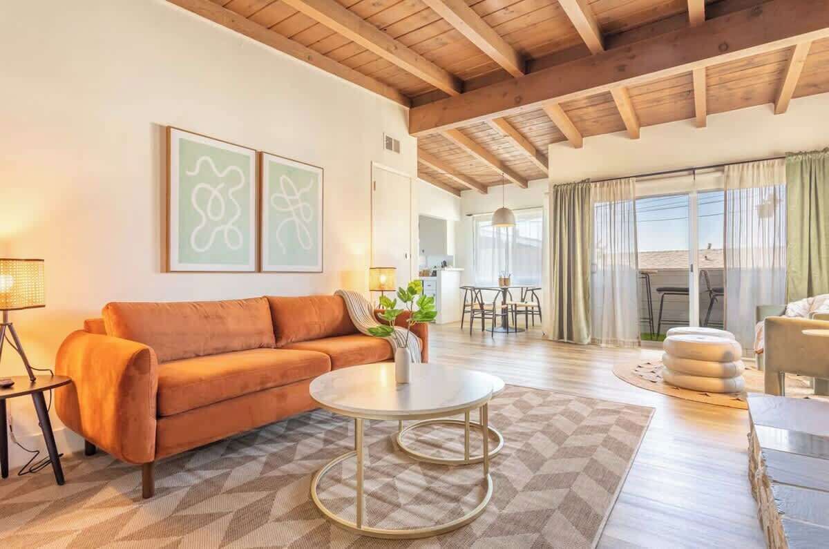 Fernseher, Kamin, Arbeitsbereiche