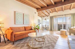 TV, fireplace, offices - Steps to Beach Manhattan Beach 2 Bedroom Parking (Manhattan Beach)