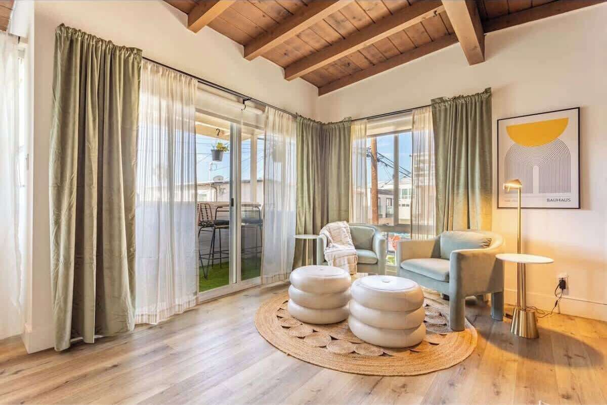 テレビ、暖炉、書斎 / ワークスペース