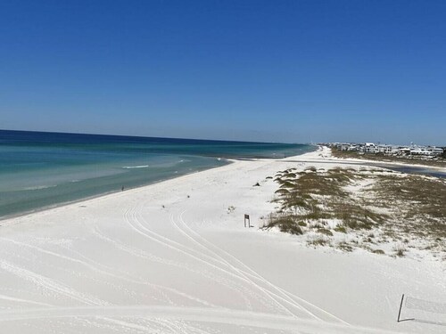 Luxury Beachfront Condo with Stunning Gulf Views