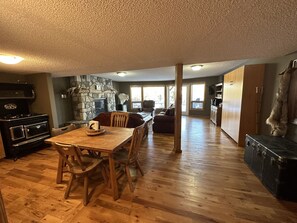 Dining - Rustic Ranch House—LIVINGSTONE LODGE (Maycroft)