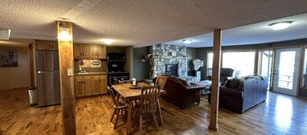 Rustic Ranch House—LIVINGSTONE LODGE