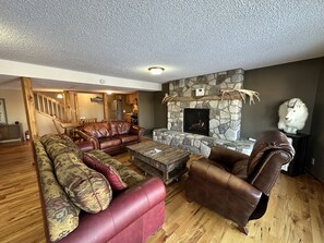 Interior - Rustic Ranch House—LIVINGSTONE LODGE (Maycroft)