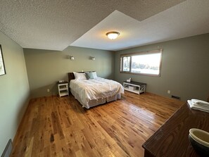 4 chambres, fer et planche à repasser, Wi-Fi, draps fournis