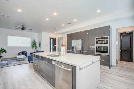 Fridge, microwave, oven, stovetop. Modern 4 Bedroom 4 Bathroom Near Downtown Houston! Ping Pong, Foosball, Cornhole
