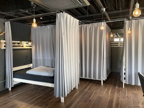 共同ドミトリー | 羽毛の掛け布団、アイロン / アイロン台、WiFi (無料)、ベッドシーツ