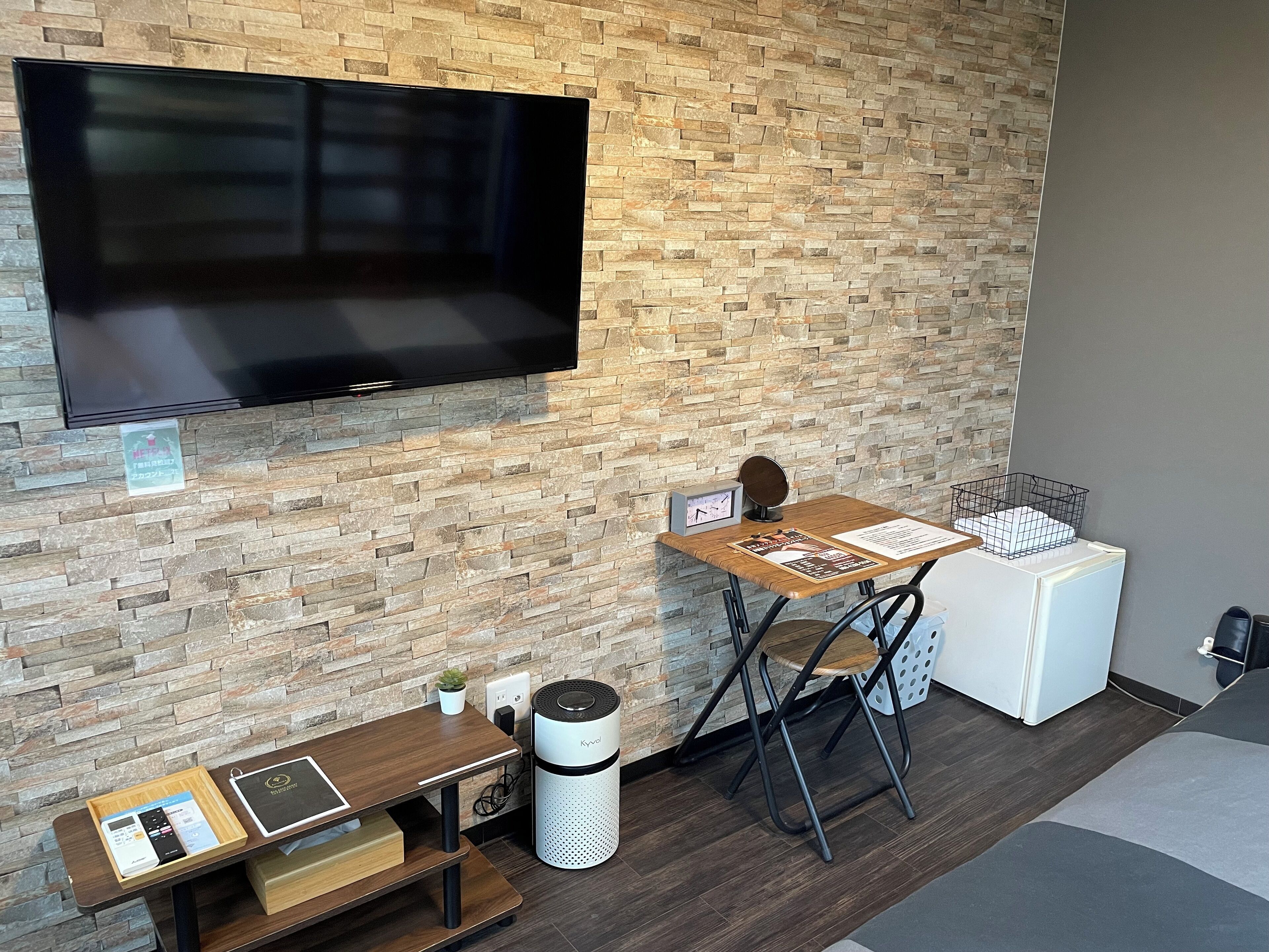 compact room, non smoking, shared bathroom | 1 bedroom, down duvets, individually decorated, individually furnished