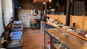 Shared Dormitory | Private kitchen | Microwave