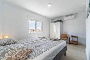 3 bedrooms, free WiFi - Modern Apartment in the Heart of Fuengirola , Malaga (Fuengirola)