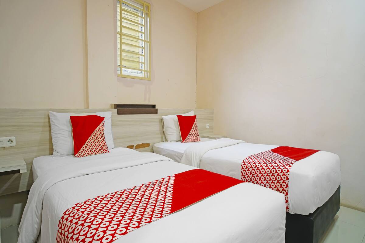 Deluxe-Zweibettzimmer | Zimmersafe, Schreibtisch, laptopgeeigneter Arbeitsplatz