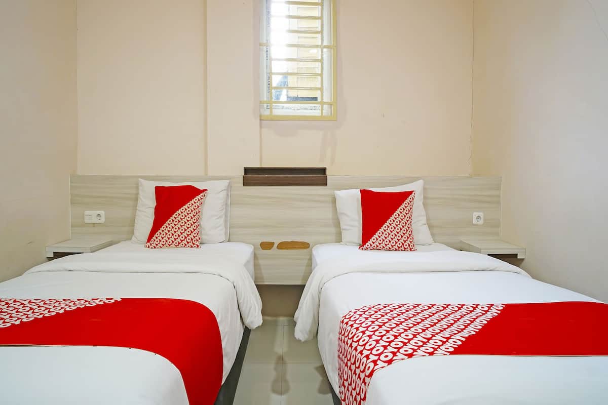 Chambre Deluxe avec lits jumeaux | Coffre-fort, bureau, espace de travail pour ordinateurs portables