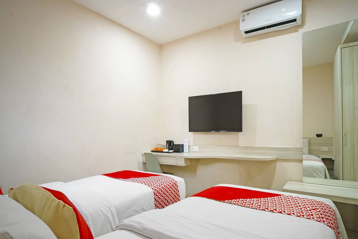 Deluxe-Zweibettzimmer | Zimmersafe, Schreibtisch, laptopgeeigneter Arbeitsplatz