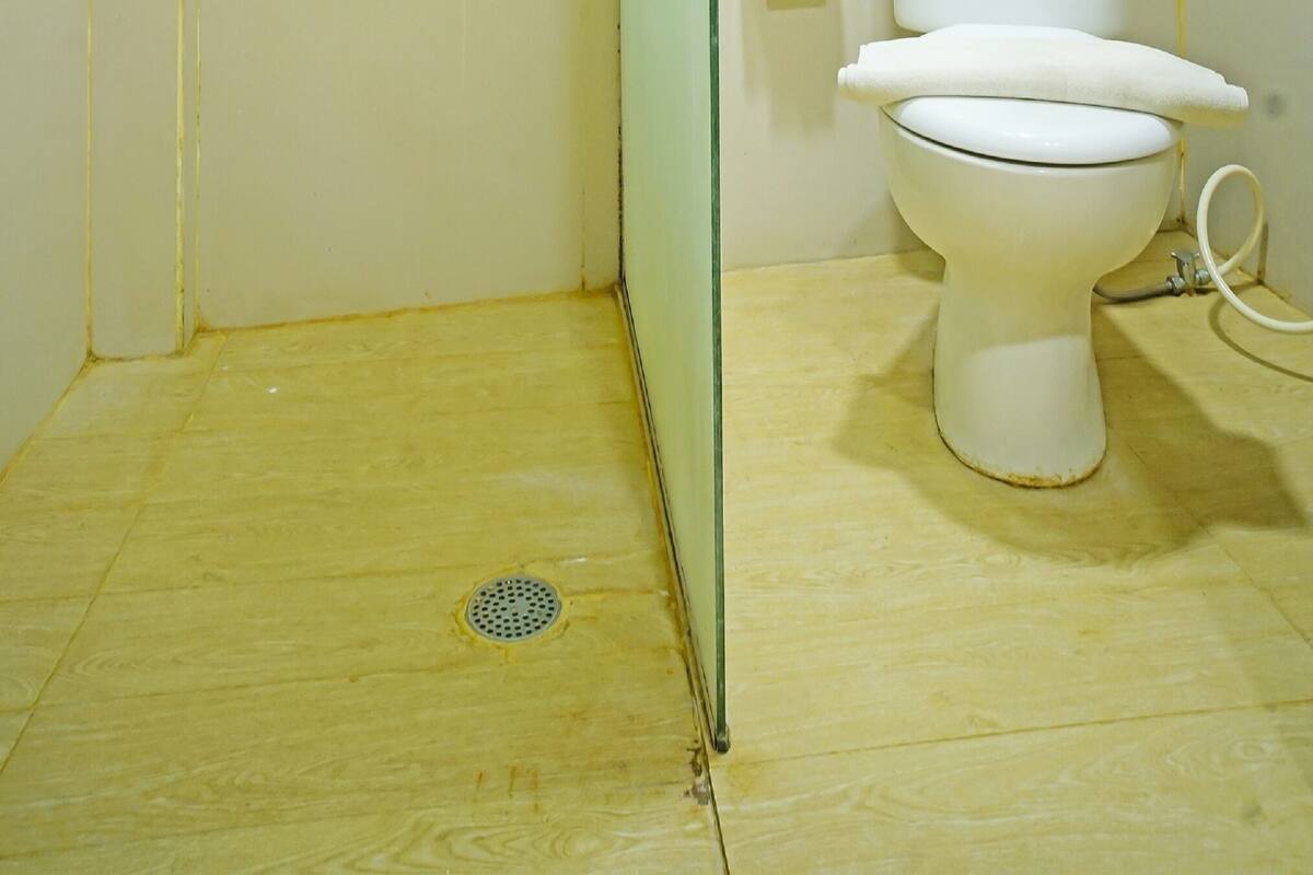 Deluxe-Zweibettzimmer | Badezimmer | Dusche, kostenlose Toilettenartikel, Bidet, Handtücher