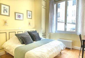 2 chambres, fer et planche à repasser, Wi-Fi, draps fournis