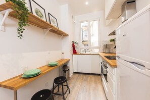Fridge, microwave, stovetop, coffee/tea maker - Latin Quarter Loft - Steps from the Seine (Paris)
