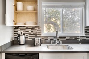 Réfrigérateur, micro-ondes, four, lave-vaisselle