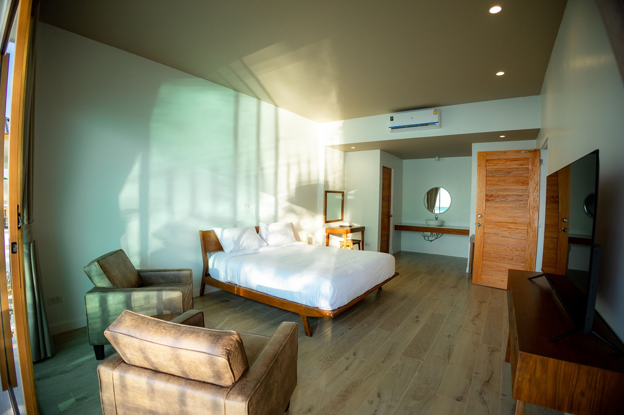 Deluxe Room, 1 Katil Raja (King), Lake View | Wi-fi percuma, cadar katil 