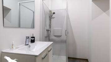 淋浴設備、風筒、提供毛巾、番梘