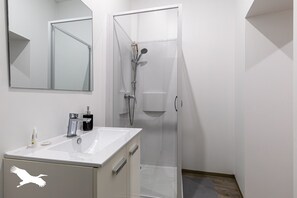 淋浴設備、風筒、提供毛巾、番梘