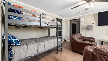 2 habitaciones, tabla de planchar con plancha, cuna de viaje y wifi