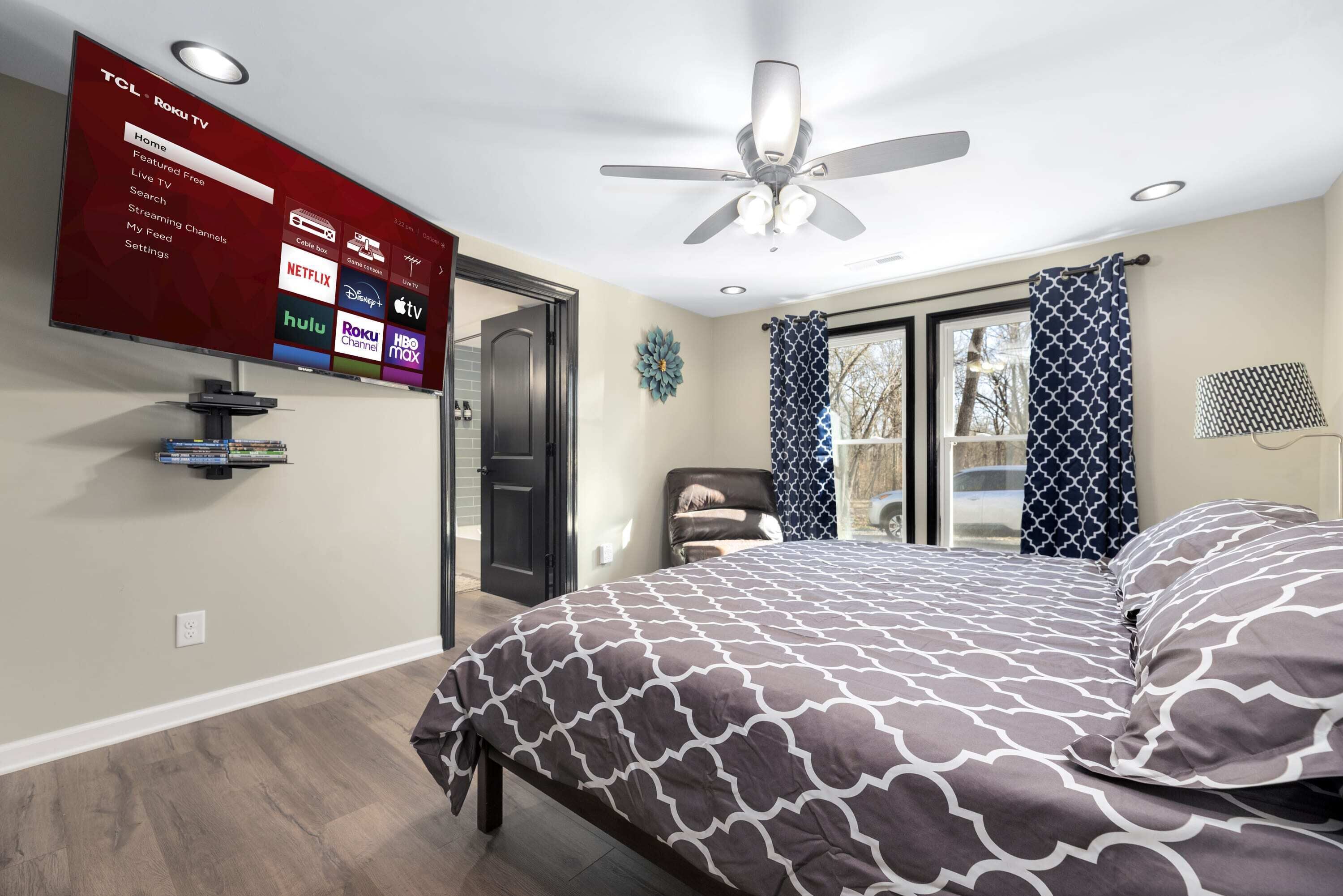 3 chambres, bureau, fer et planche à repasser, lit parapluie