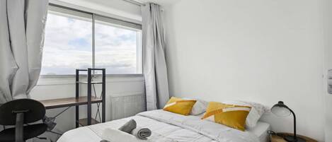 3 chambres, bureau, Wi-Fi, draps fournis