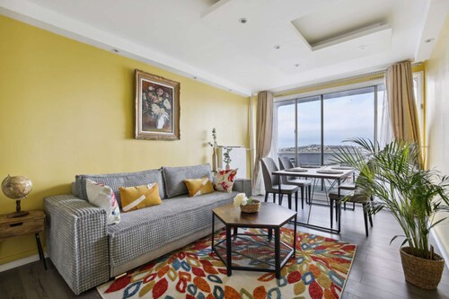 Chic and spacious apart with parking