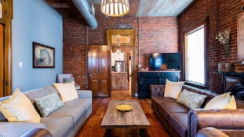 Télévision, baby-foot, espaces bureaux