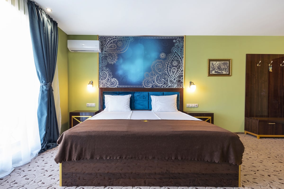 Deluxe Double Room | Iron/ironing board, WiFi (free), individually furnished