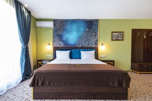 Deluxe Double Room | Individually furnished, iron/ironing board, free WiFi
