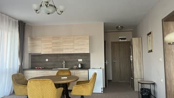 Deluxe Apartment | 1 bedroom, individually furnished, iron/ironing board, free WiFi