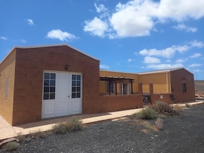 Exterior - Rural house, in a quiet setting, 7 km from the beach. (Tequital)
