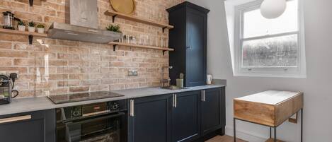 Réfrigérateur, micro-ondes, four, lave-vaisselle