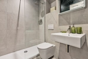 Hair dryer, towels, soap - Victoria/Pimlico Apartment (London)
