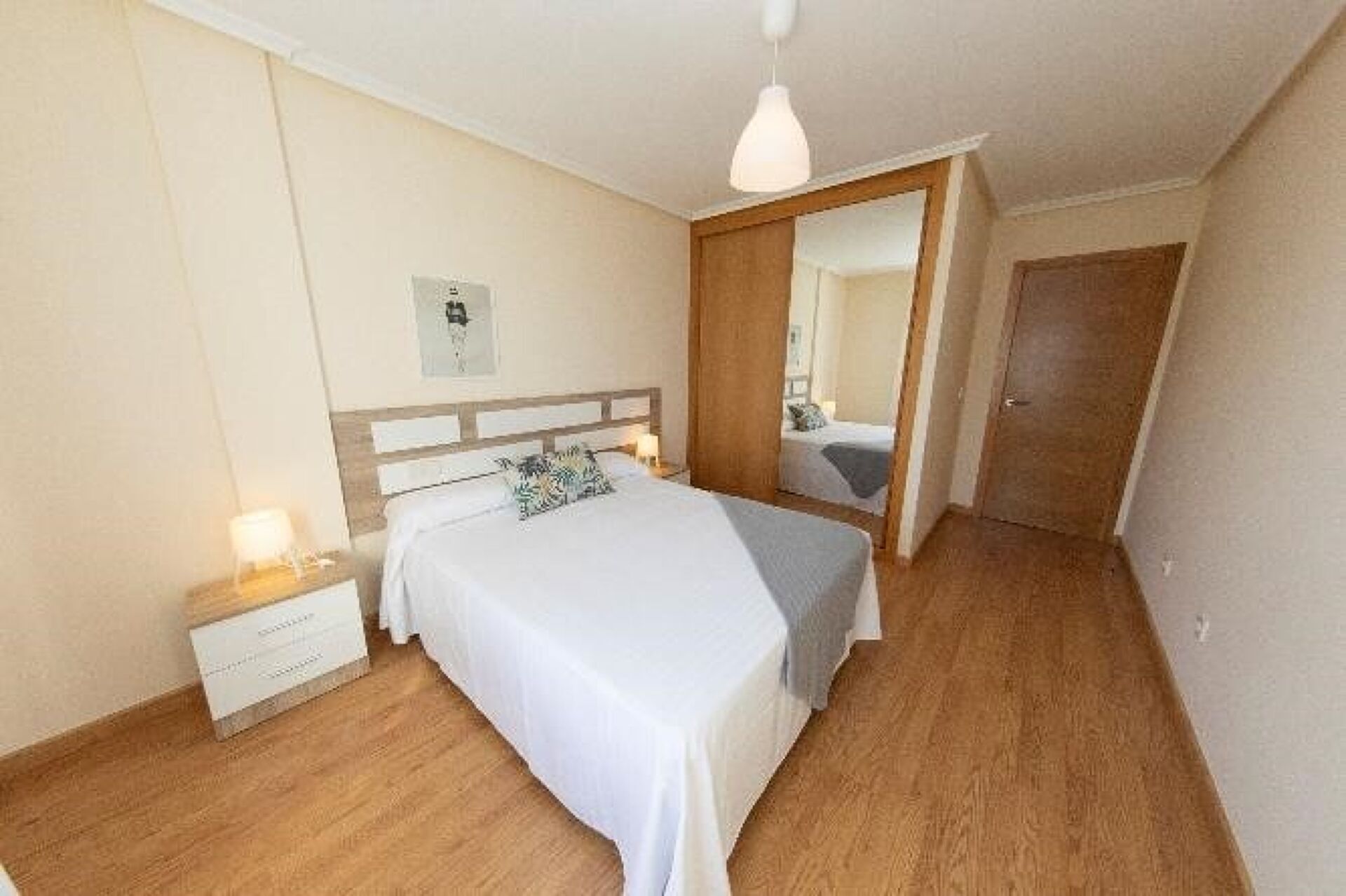 2 slaapkamers, een strijkplank/strijkijzer