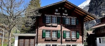 "tiefparterre" - 3 1/2 Zimmer-ferienwohnung - im "chalet Baergli"