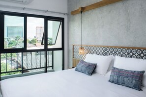 Deluxe Room | Minibar, blackout drapes, free WiFi