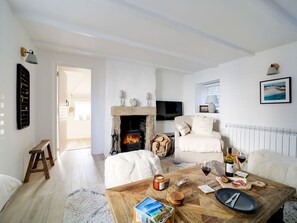 TV, fireplace, books - This charming 18th Century cottage is centrally located in the heart of St Teath (St Teath)