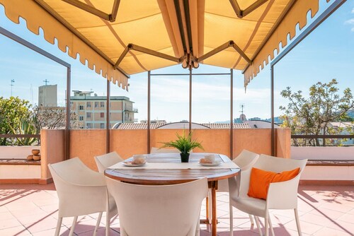 ORANGE RESIDENCES - PENTHOUSE A FEW STEPS FROM THE SEA