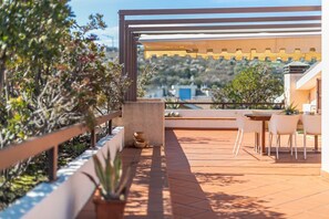 Outdoor dining - ORANGE RESIDENCES - PENTHOUSE A FEW STEPS FROM THE SEA (Giulianova)