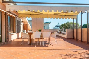 Outdoor dining - ORANGE RESIDENCES - PENTHOUSE A FEW STEPS FROM THE SEA (Giulianova)
