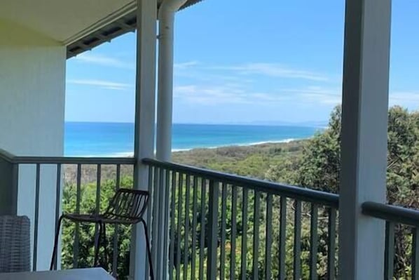 Property grounds - Whale Watch Unit 15 - Spacious Beachfront Apartment (Point Lookout)