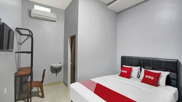 Standard Double Room | Desk, laptop workspace, blackout drapes, free WiFi