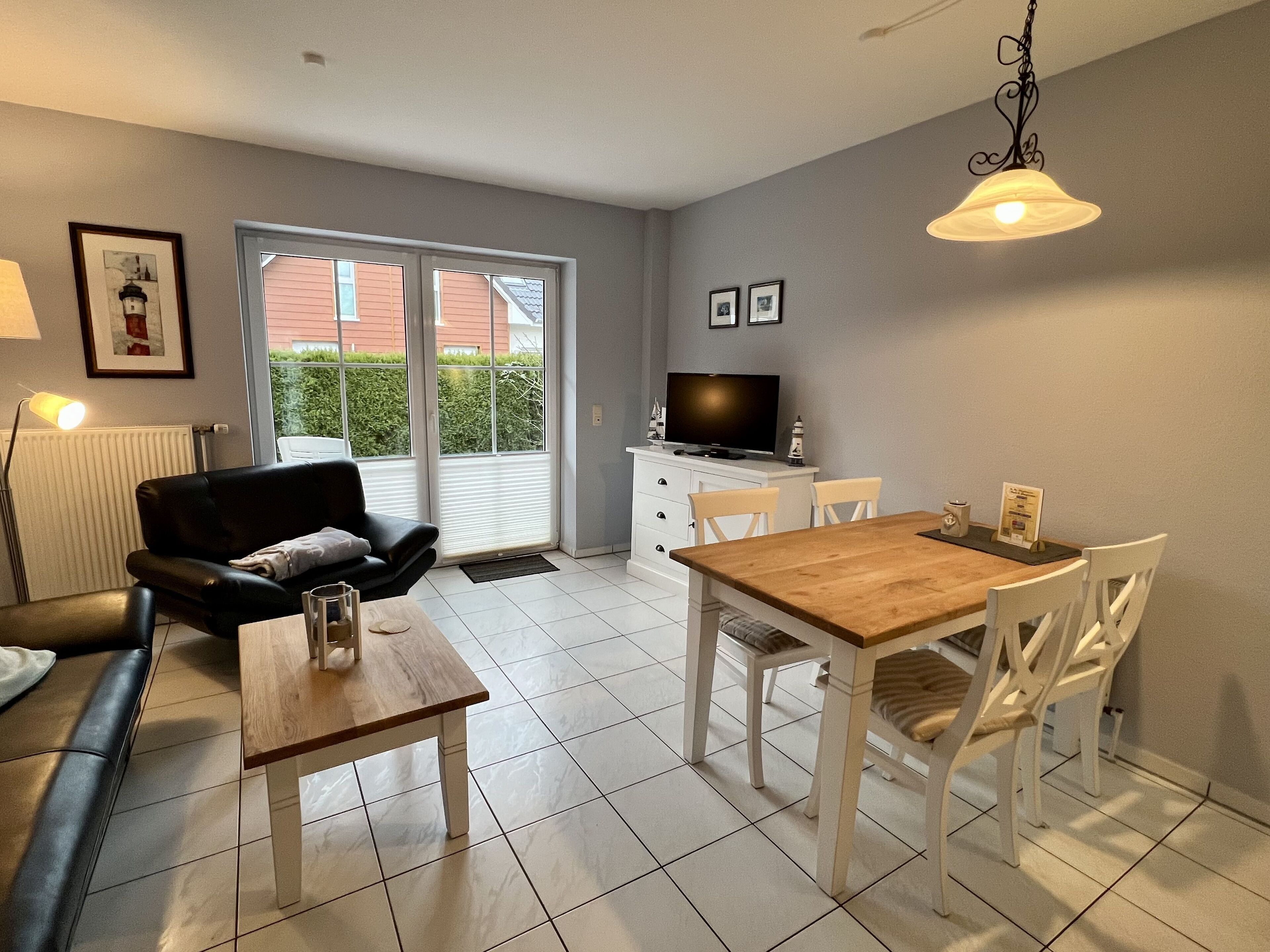 Fernseher, Tischtennisplatte