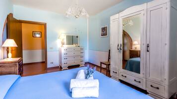 2 bedrooms, iron/ironing board, travel crib, free WiFi