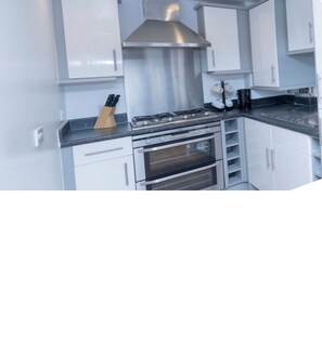 Kühlschrank, Mikrowelle, Ofen, Geschirrspüler