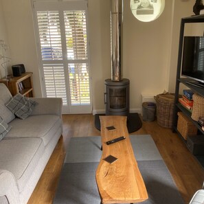 Smart TV, fireplace, books - Lovely quirky cotswold cottage (Old Telephone Exchange) (Northleach)