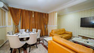 Presidential Suite | In-room dining