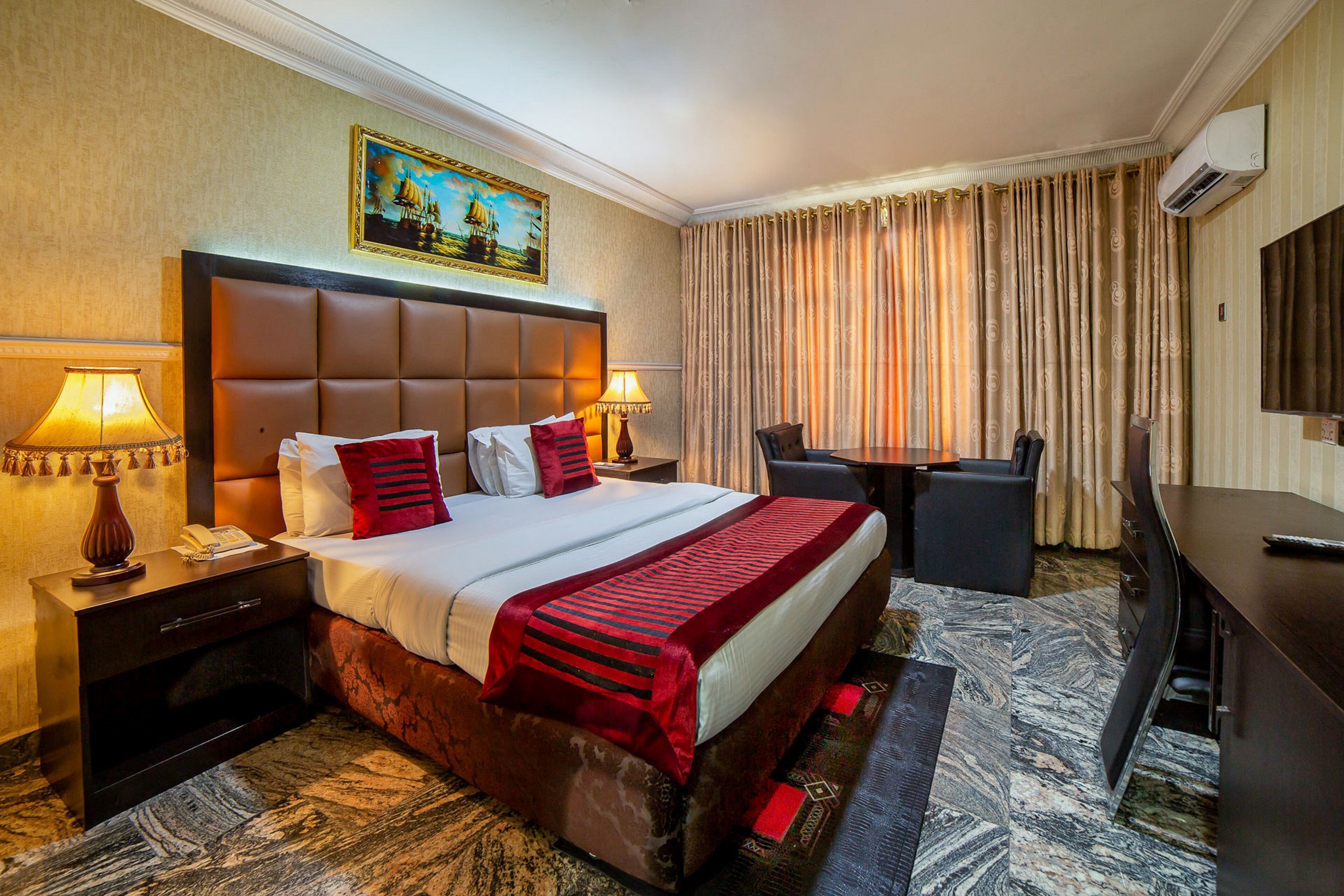 Superior Studio | Premium bedding, Tempur-Pedic beds, free WiFi, bed sheets