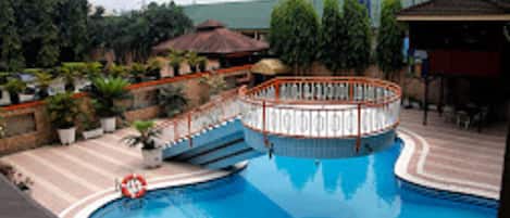 Piscine extérieure
